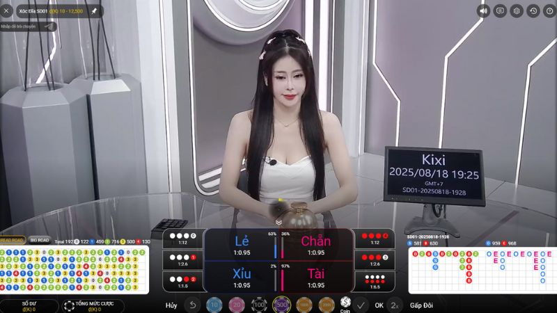 Xóc đĩa Livestream M88 2 Dealer trong xóc đĩa livestream xinh đẹp, nóng bỏng